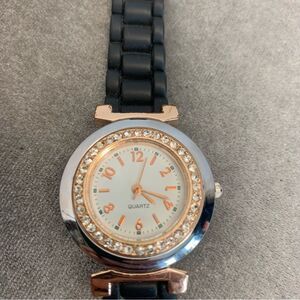 QUARTZ black rubber band round face rhinestone watch
